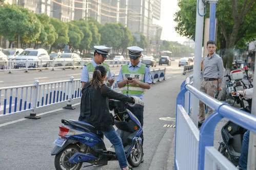 上路有“5不能”新要求别被罚了才知道九游会网站2025年2月起执行电动车(图5)