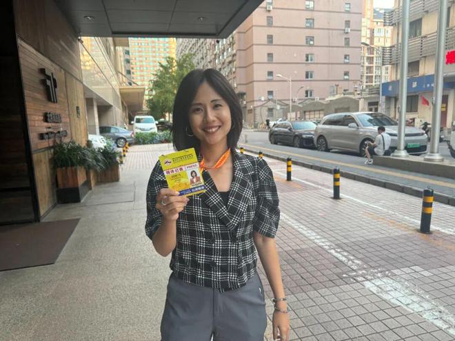橞瑢：在北京被善意和热情“淹没”九游会J9入口“中天小姐姐”何(图3)